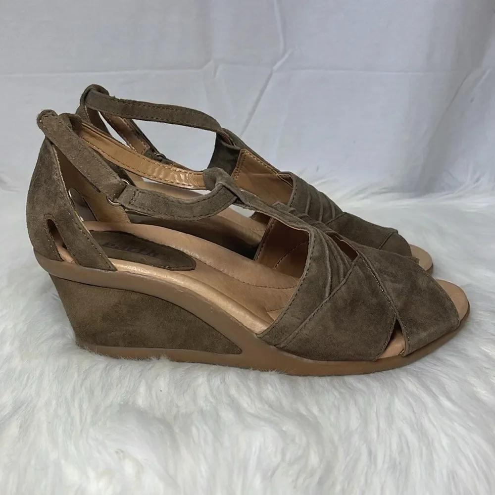 Earth Curvet Khaki Suede Wedge Sandals Sz‎ 8.5
